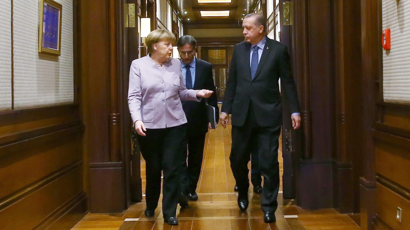 Das deutsch-türkische Verhältnis taumelt derzeit von einem Tiefpunkt zum nächsten. Merkel und Erdogan trafen sich zuletzt Anfang Februar in Ankara.