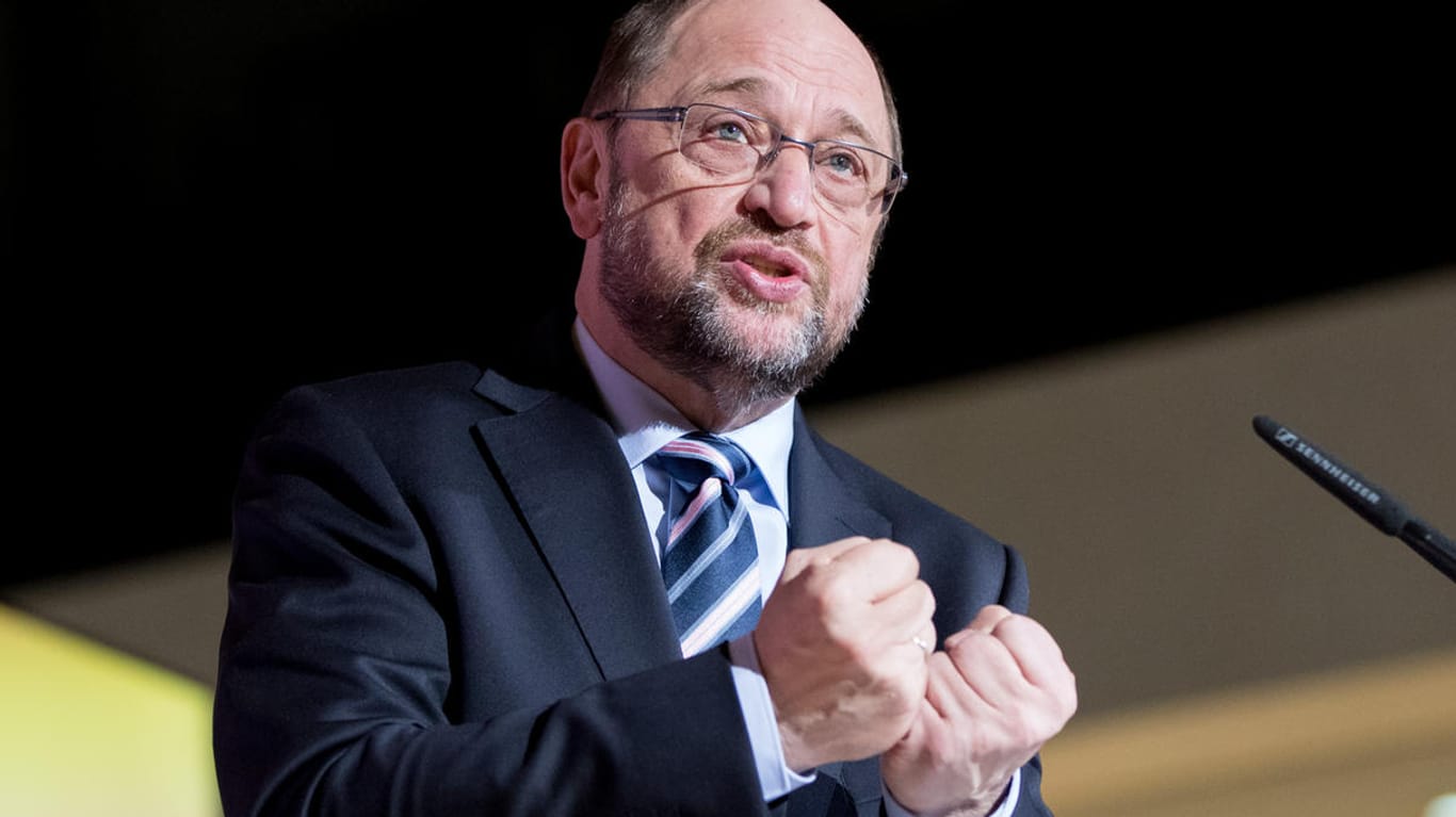 Martin Schulz will die Bezugsdauer des Arbeitslosengelds I für Ältere deutlich ausweiten, dies aber an eine Bedingung knüpfen.