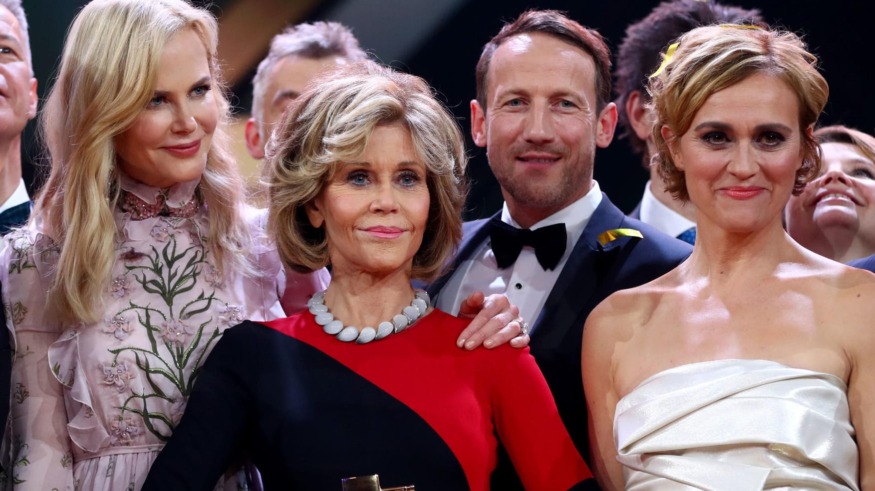 Die Schauspieler Nicole Kidman (l-r), Jane Fonda, Wotan Wilke Möhring und TV-Journalistin Caren Miosga bei der Goldenen Kamera.