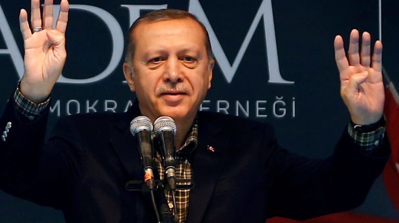 Harsche Töne des türkischen Staatspräsidenten Recep Tayyip Erdogan bei einer Veranstaltung der regierungsnahen Frauenorganisation "Kadem" in Istanbul.