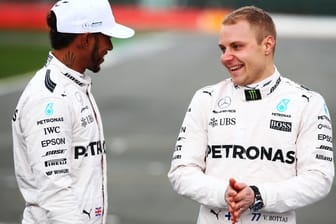 Lewis Hamilton (links) und Valtteri Bottas fahren seit dieser Saison zusammen bei Mercedes.
