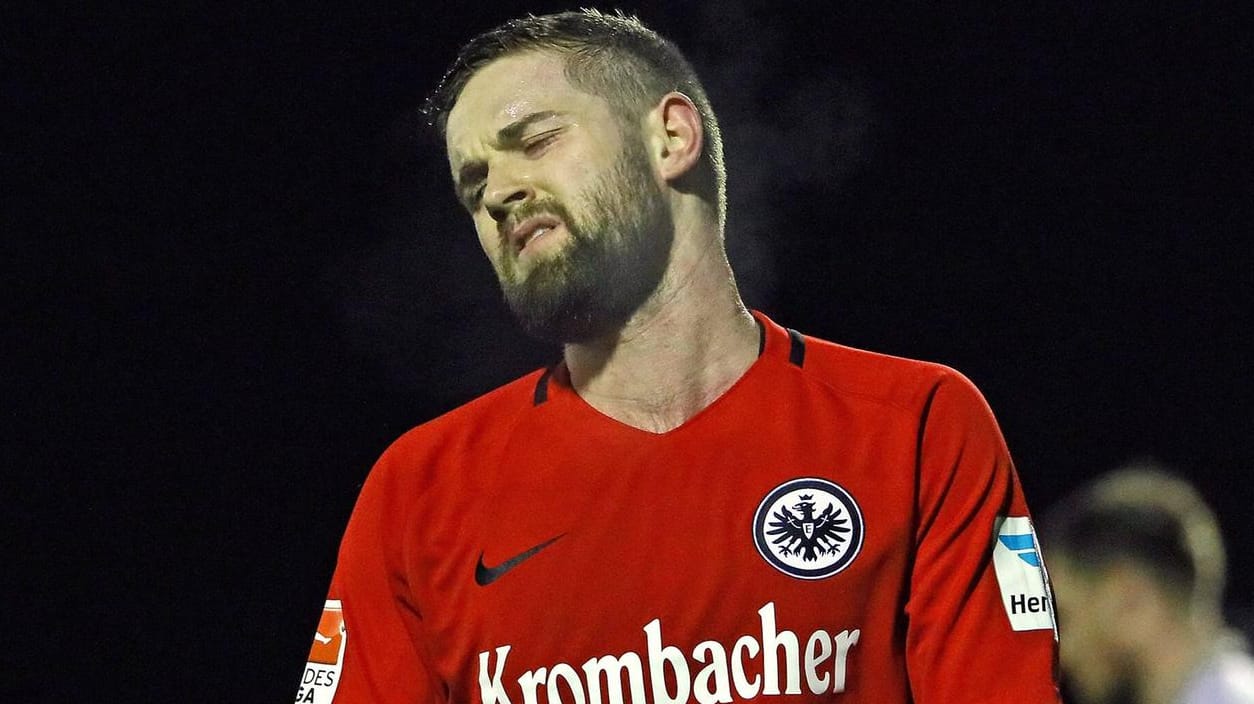 Marc Stendera hat sich nach Comeback im Eintracht-Trikot sicher anders vorgestellt. Marc Stendera hat sich nach Comeback im Eintracht-Trikot sicher anders vorgestellt.