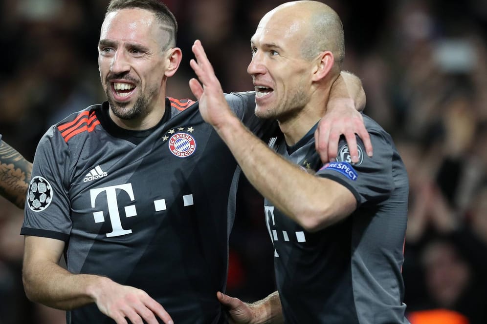 Ü30-Party: Arjen Robben (rechts) feiert mit Franck Ribery seinen Treffer zum 2:1 für die Bayern bei Arsenal.