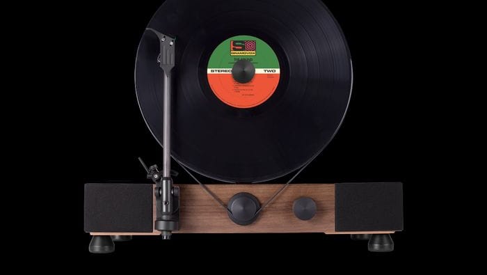 Der "Vertical Player" von Gramovox setzt Platten spektakulär in Szene.