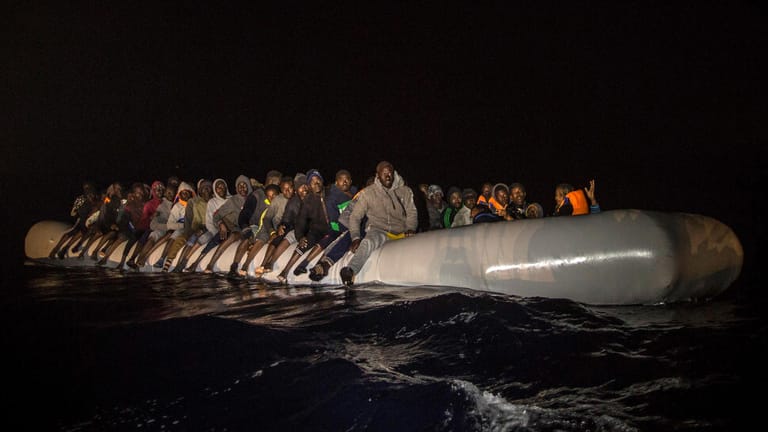 Flüchtlinge vor der libyschen Küste.