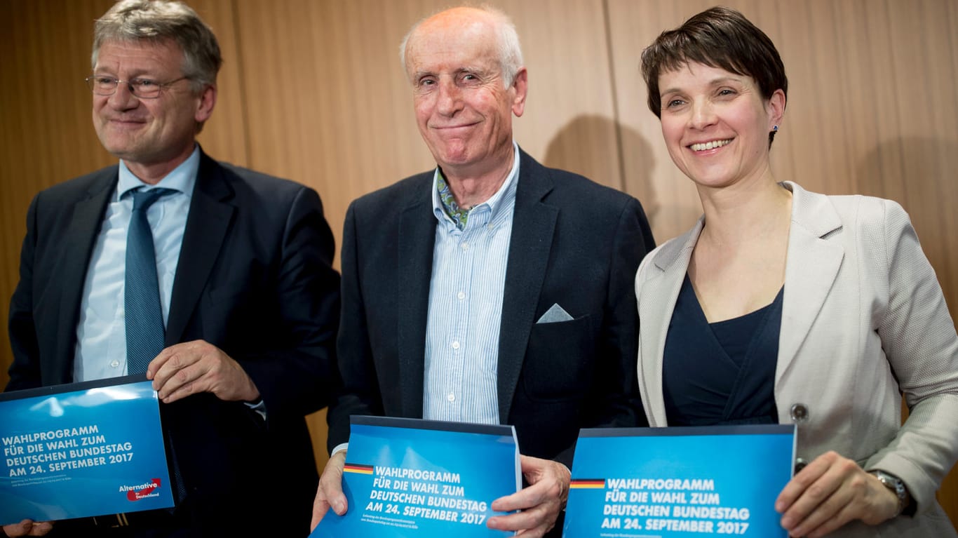 Jörg Meuthen, Albrecht Glaser und Frauke Petry bei der Vorstellung des Wahlprogramms.