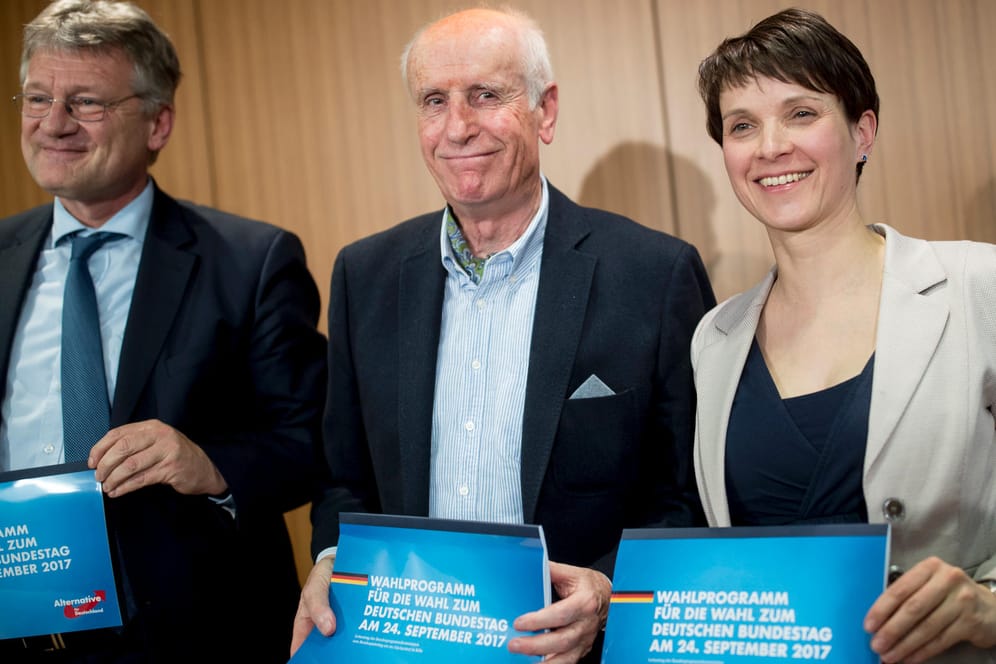 Jörg Meuthen, Albrecht Glaser und Frauke Petry bei der Vorstellung des Wahlprogramms.