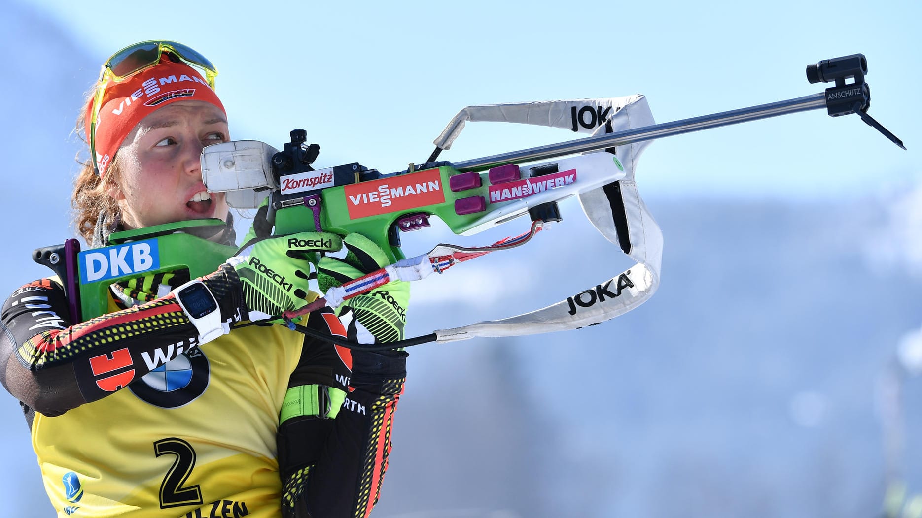 Laura Dahlmeier aus Deutschland in Aktion am Schießstand.