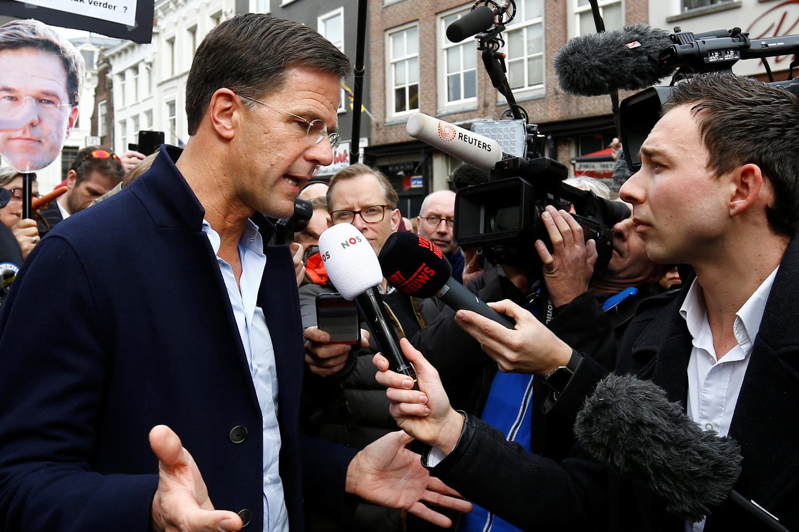 Der niederländische Regierungschef Mark Rutte am Rande eines Wahlkampfauftritts in Breda, wo er mit den Ausfällen aus der Türkei konfrontiert wurde.