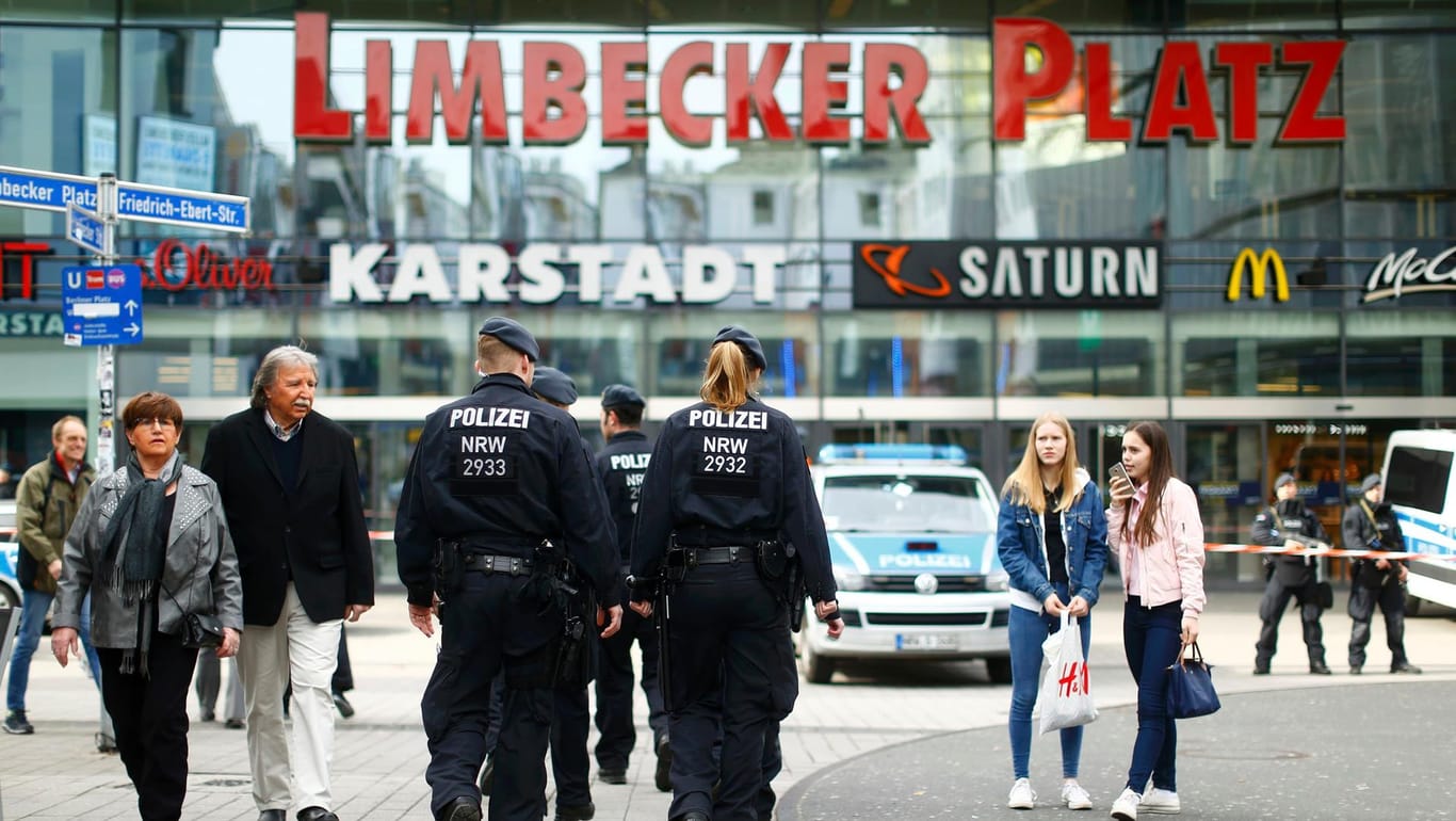 Das Einkaufszentrum Limbecker Platz in Essen blieb am Samstag wegen einer Terrorwarnung ganztägig geschlossen.