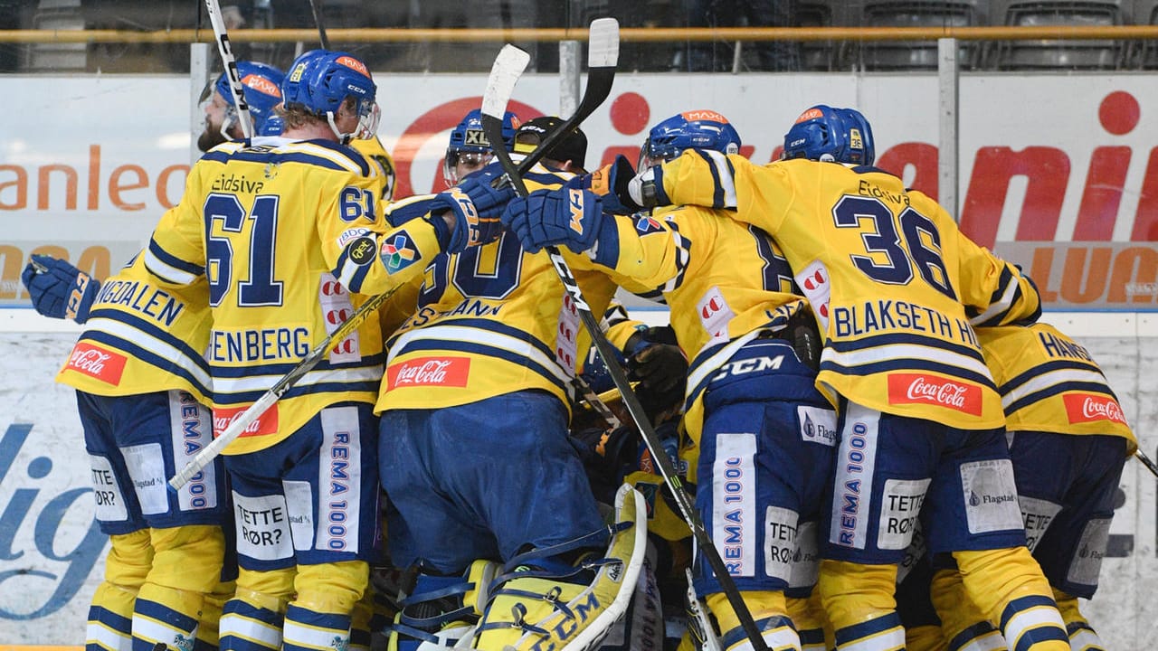 Nachts um halb drei freuen sich die Spieler von Storhamar über den Sieg.