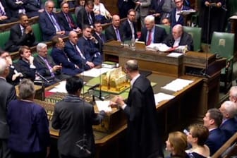 Das britische Parlament hat das Brexit-Gesetz abgesegnet.