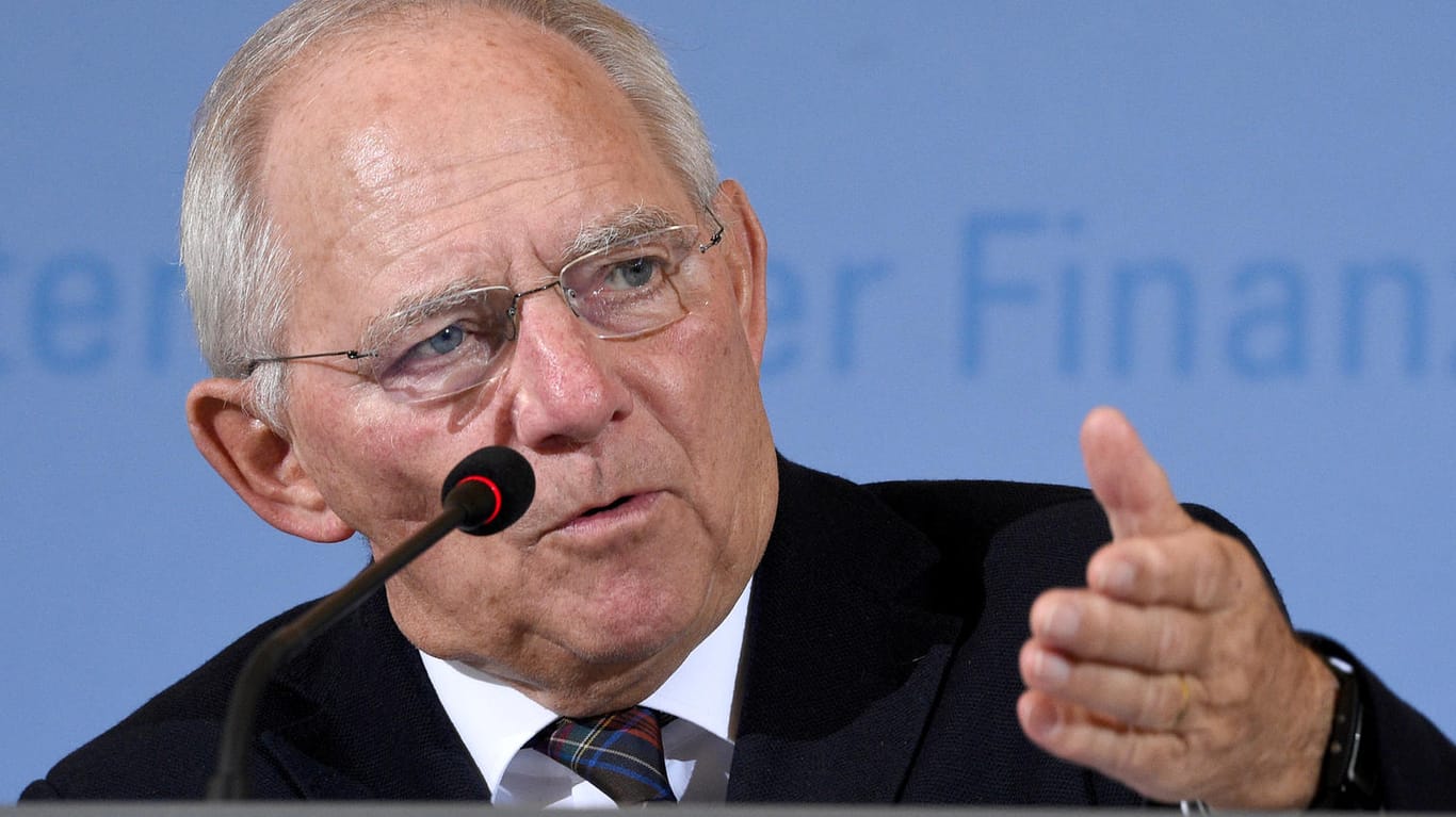 Wolfgang Schäuble sieht die schwarze Null in Gefahr.