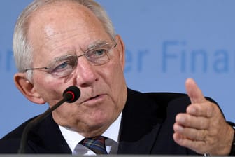 Wolfgang Schäuble sieht die schwarze Null in Gefahr.