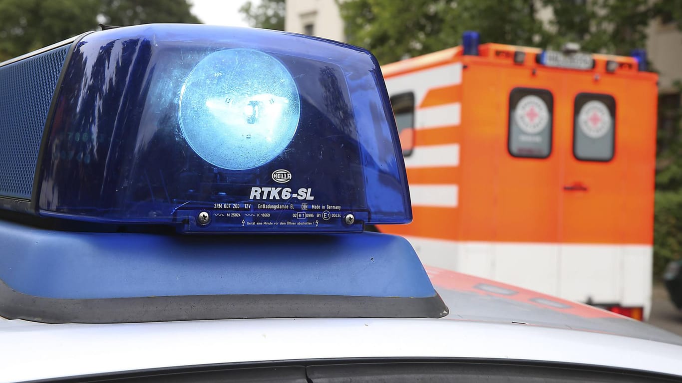 Polizisten fanden bei einem Einsatz in einer Münchner Wohnung eine tote Seniorin.