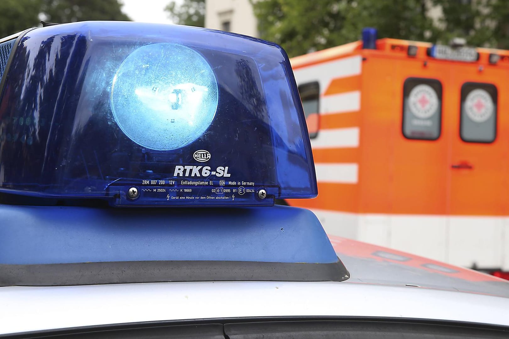 Polizisten fanden bei einem Einsatz in einer Münchner Wohnung eine tote Seniorin.