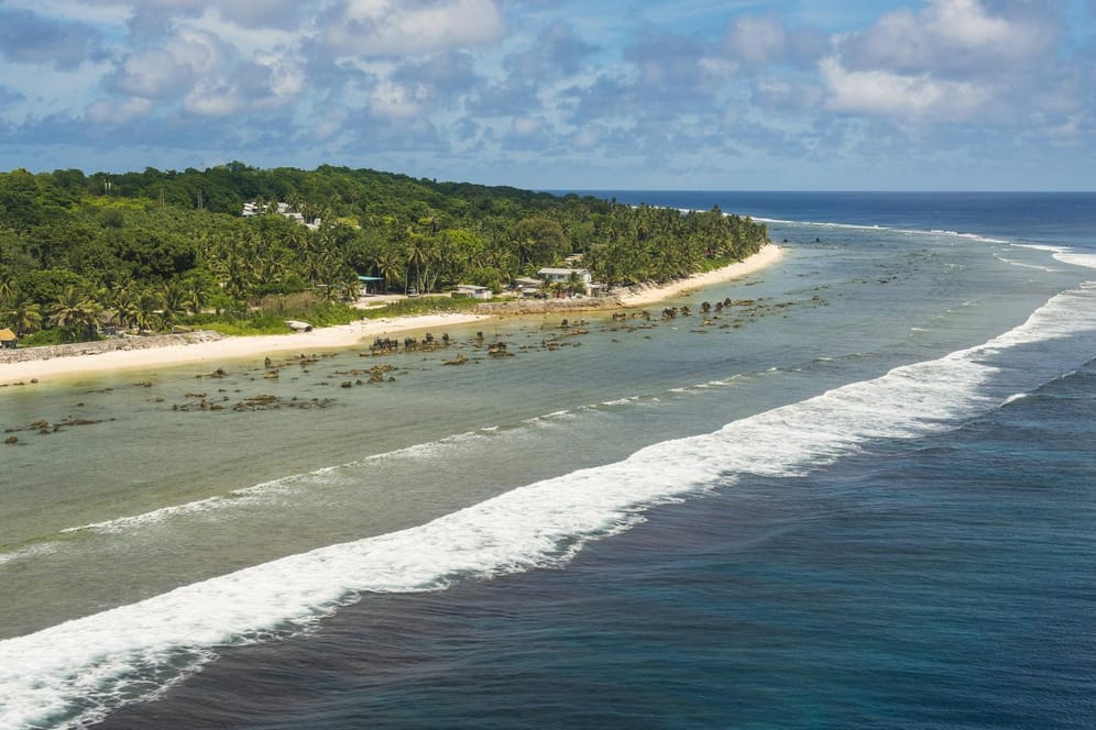 Sandstrand einer grünen Insel: Dieses Eiland ist das unbeliebteste Urlaubsziel der Welt.
