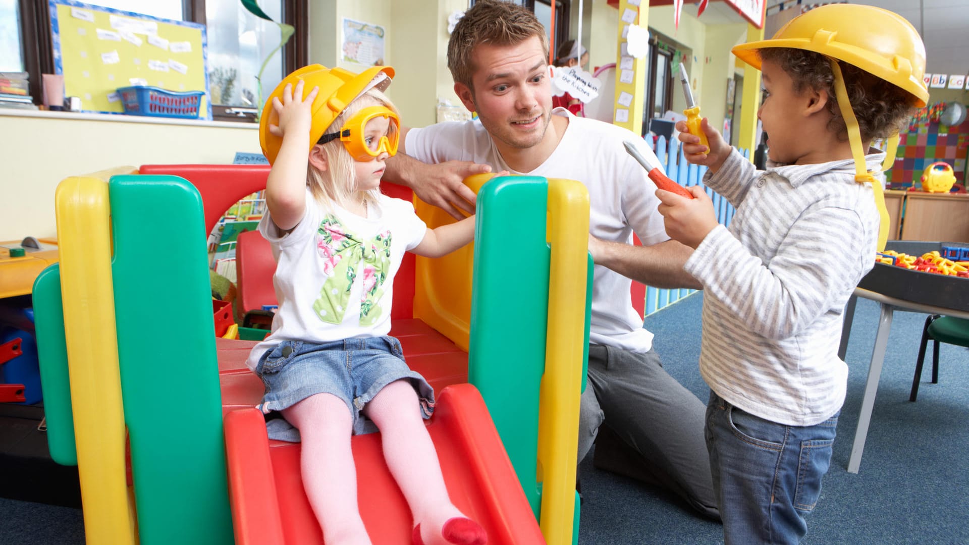 Ein Mann mit zwei Kindern