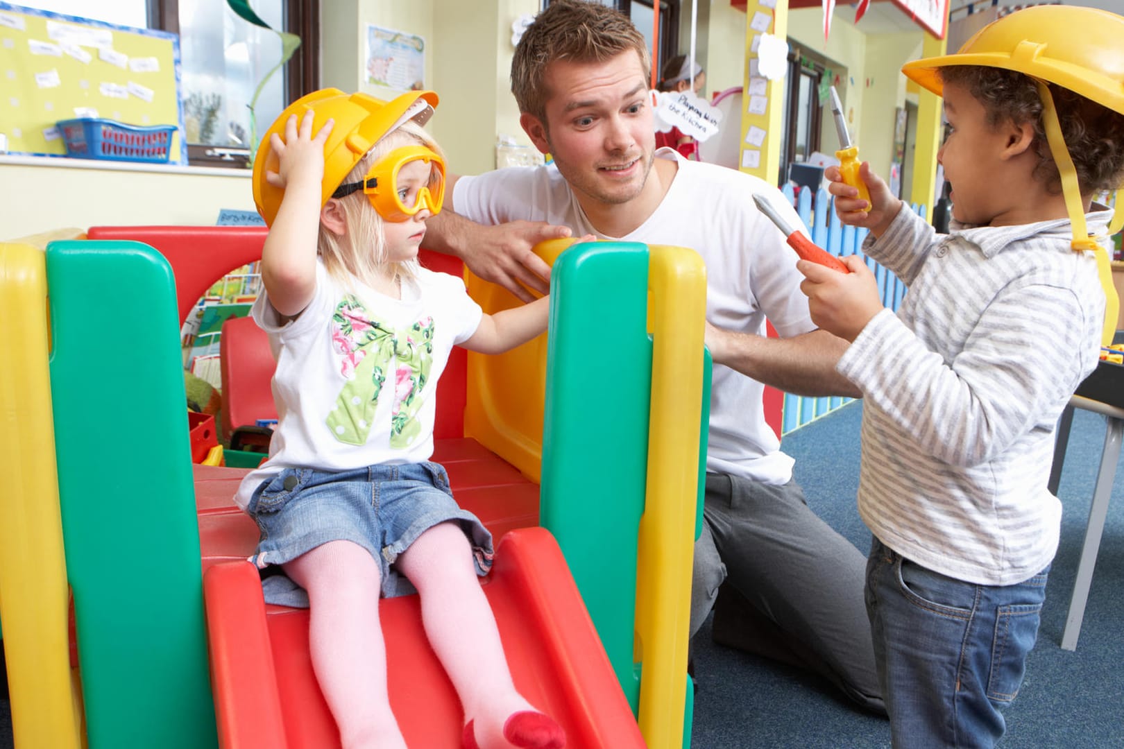 Ein Mann mit zwei Kindern