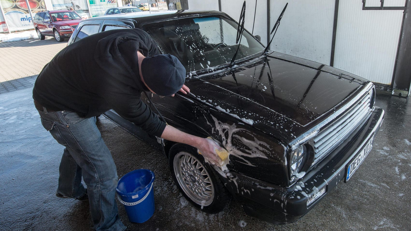 Die Autopflege spart Geld, erhöht die Sicherheit und erhält den Fahrzeugwert.