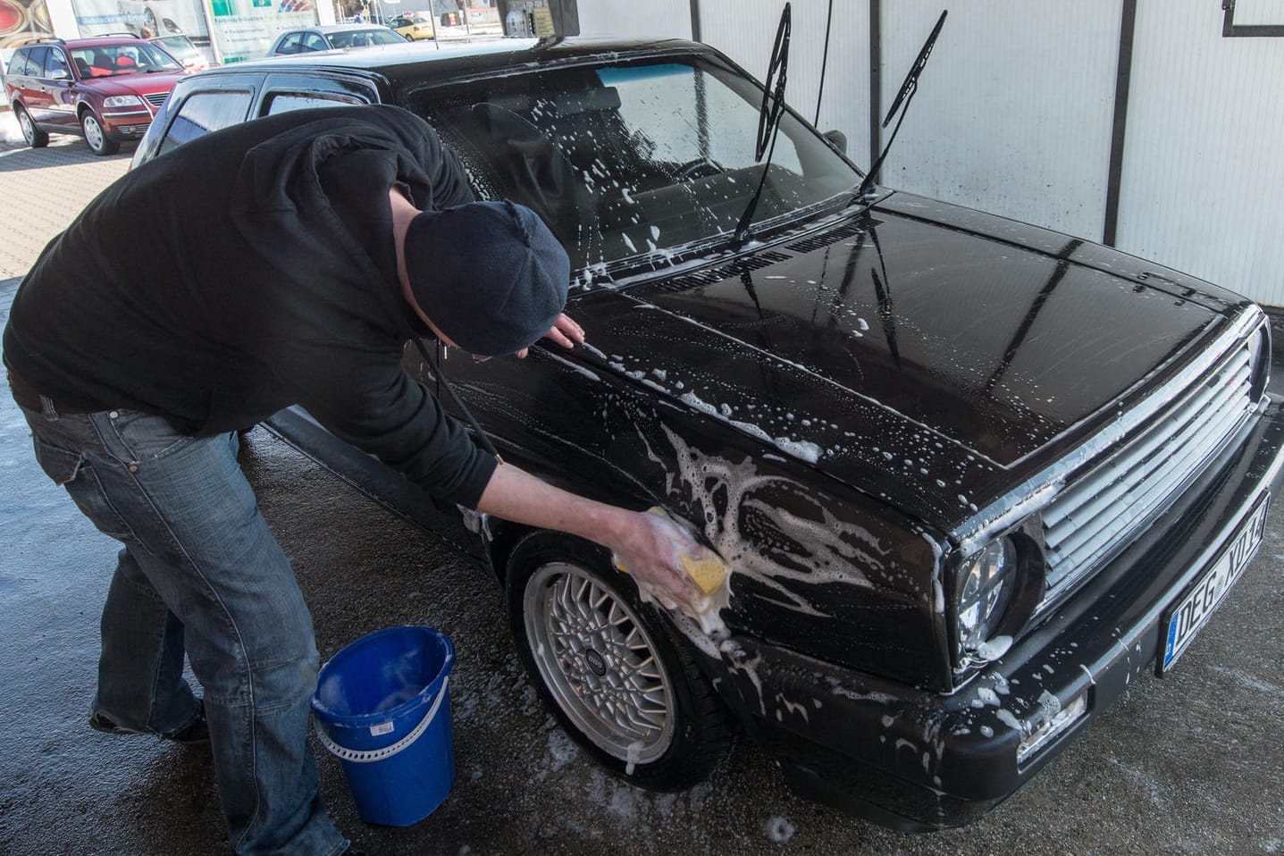 Die Autopflege spart Geld, erhöht die Sicherheit und erhält den Fahrzeugwert.