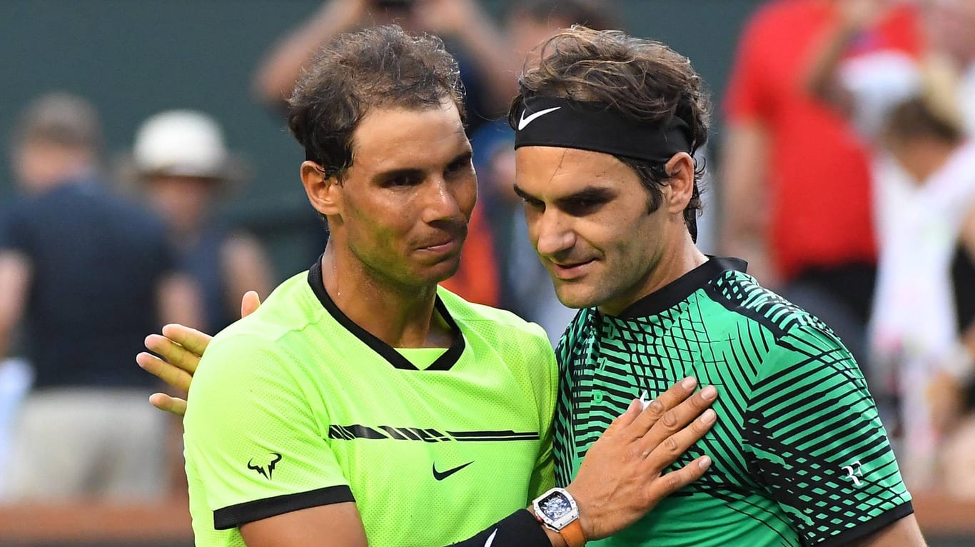 Fairer Verlierer: Rafael Nadal (l.) gratuliert Roger Federer zum Sieg.