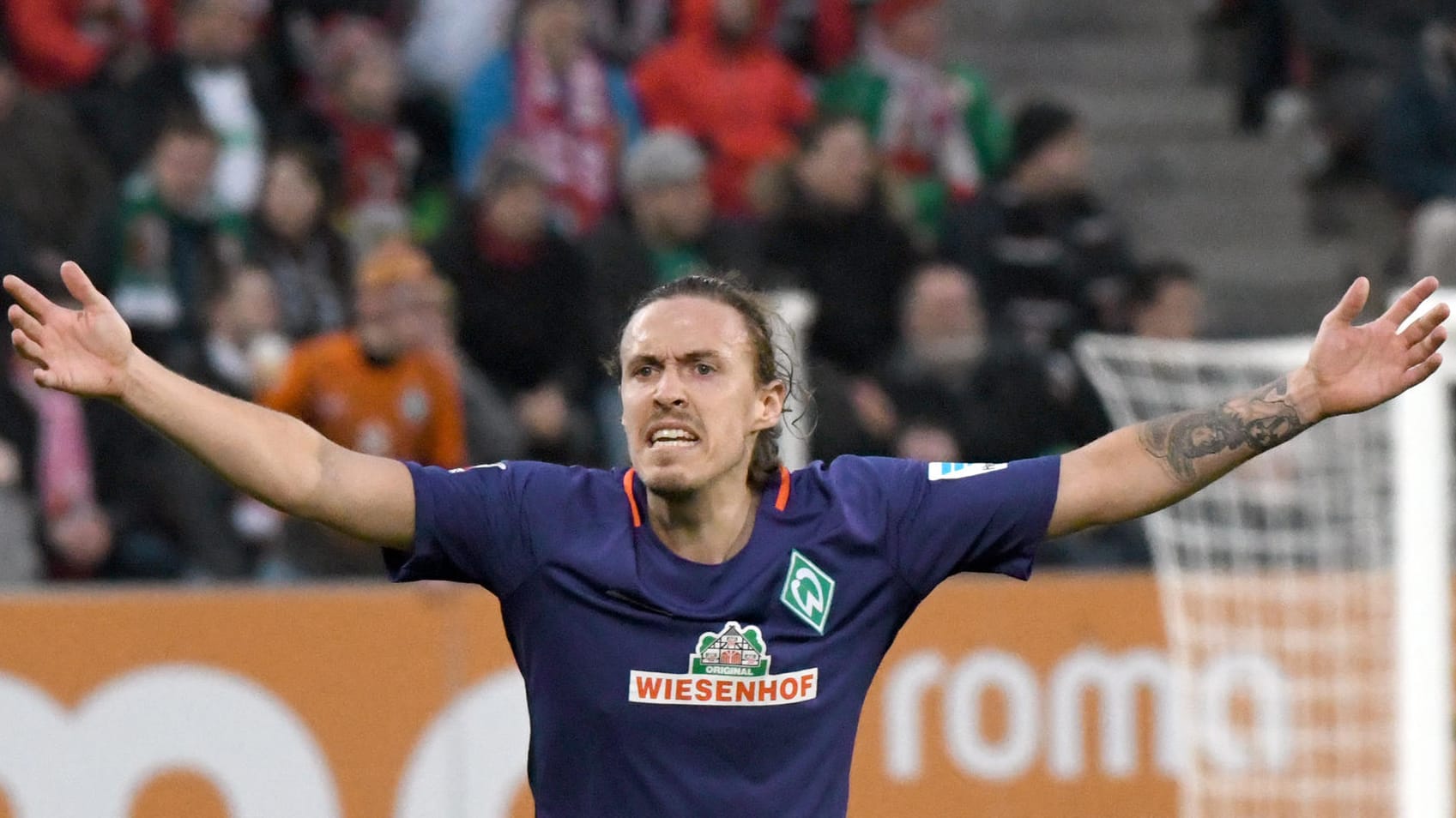 Max Kruse von Werder Bremen kämpft mit muskulären Problemen und ist für das Spiel gegen Leipzig fraglich. Max Kruse von Werder Bremen kämpft mit muskulären Problemen und ist für das Spiel gegen Leipzig fraglich.