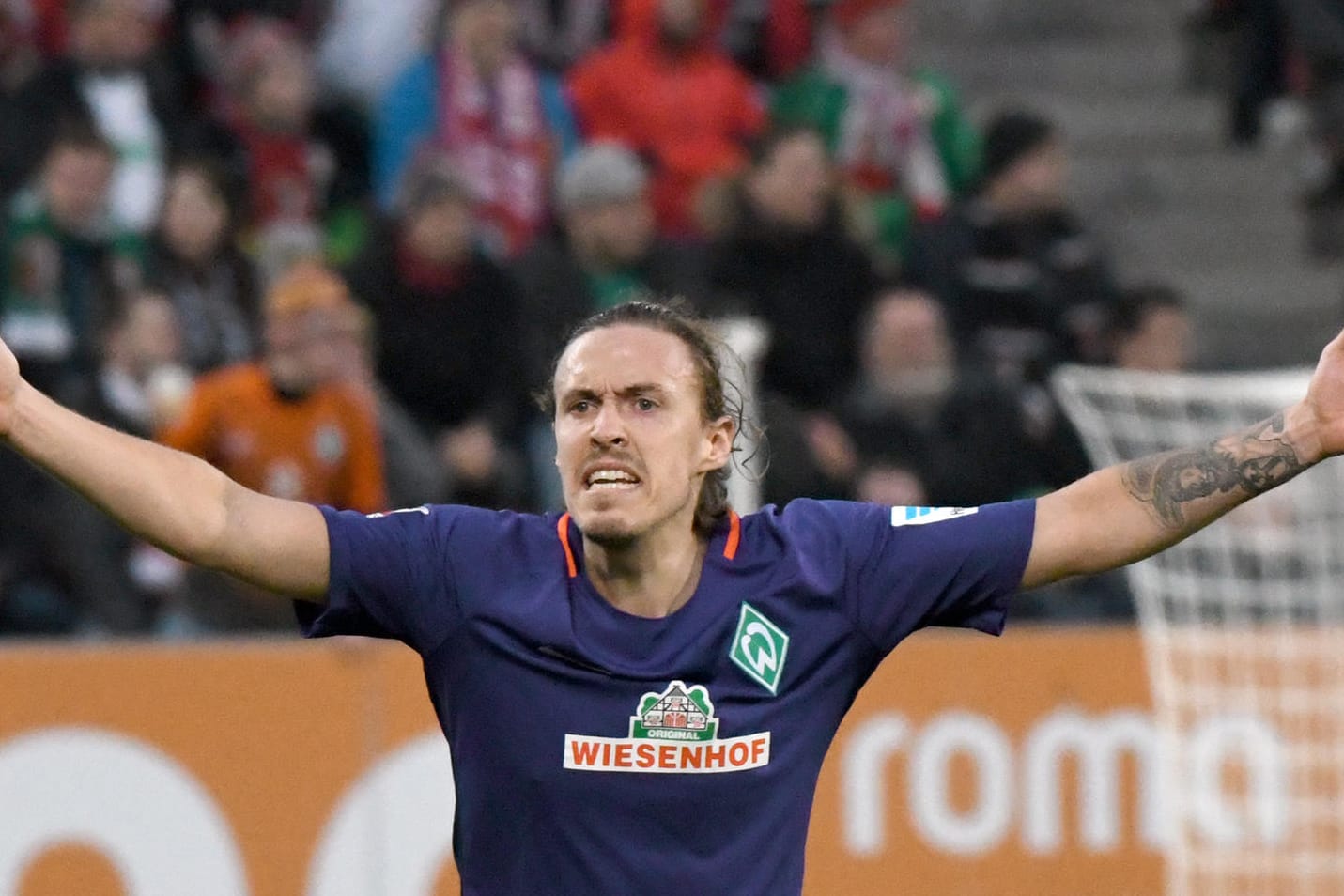 Max Kruse von Werder Bremen kämpft mit muskulären Problemen und ist für das Spiel gegen Leipzig fraglich.