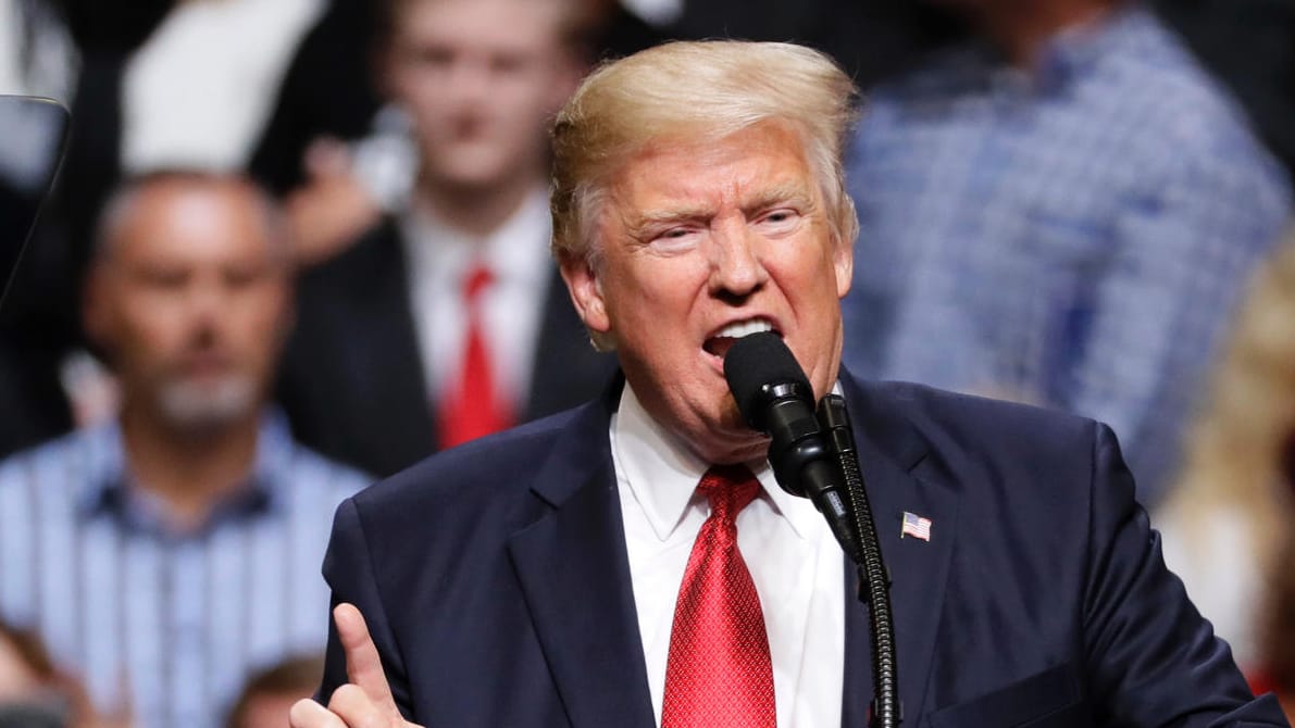 US-Präsident Donald Trump lässt sich durch die Ergebnisse des Geheimdienstausschusses nciht beirren. US-Präsident Donald Trump lässt sich durch die Ergebnisse des Geheimdienstausschusses nciht beirren.