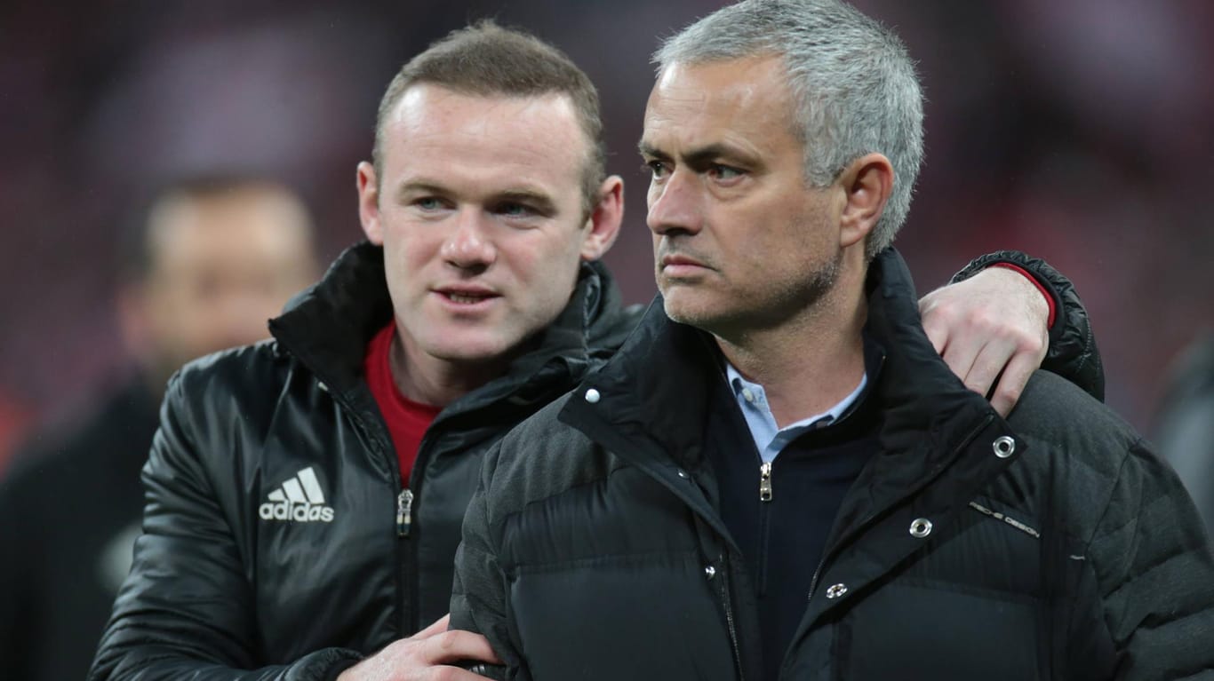 Der Eindruck täuscht! Beste Freunde werden Wayne Rooney (l.) und sein Trainer José Mourinho nicht mehr.