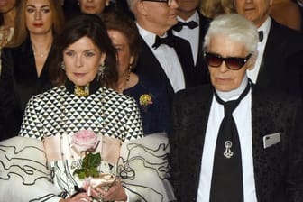 Prinzessin Caroline von Hannover und Karl Lagerfeld beim Rosenball in Monaco.