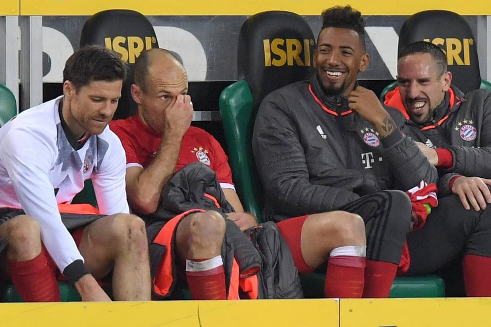 Ziel des Spotts seiner Mitspieler: Bayern-Star Robben nach seiner Auswechslung.