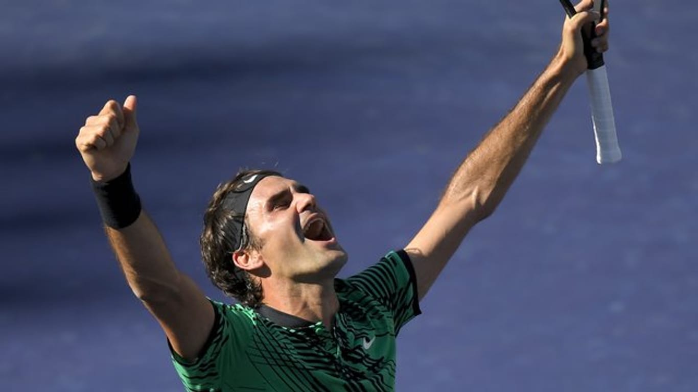 Siegerpose: Roger Federer hat sich gegen Stan Wawrinka durchgesetzt.