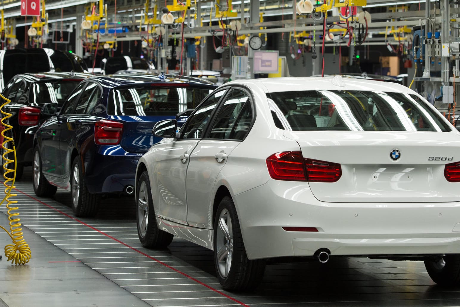 Berauschte BMW-Mitarbeiter legen Produktion lahm.