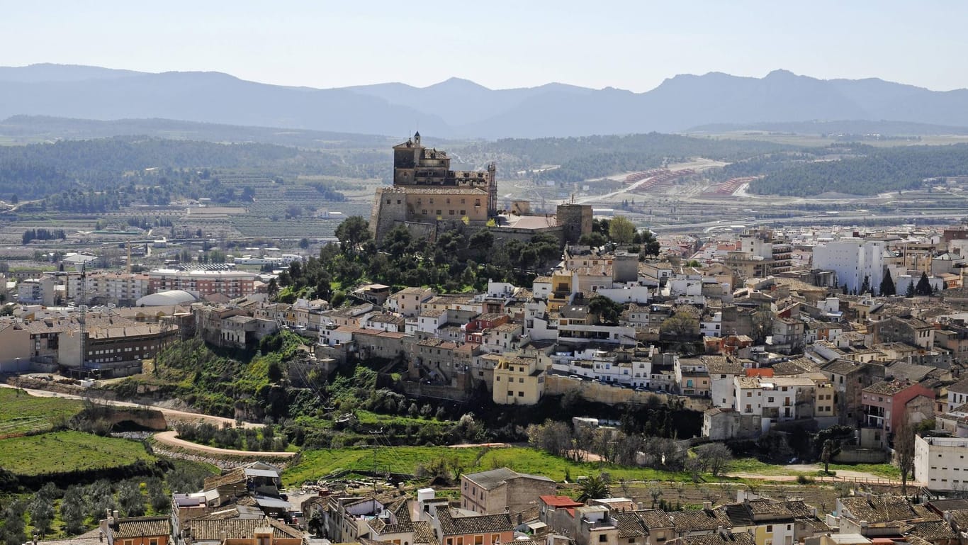 Der Blick auf die Heilige Stadt Caravaca de la Cruz in der Region Murcia.