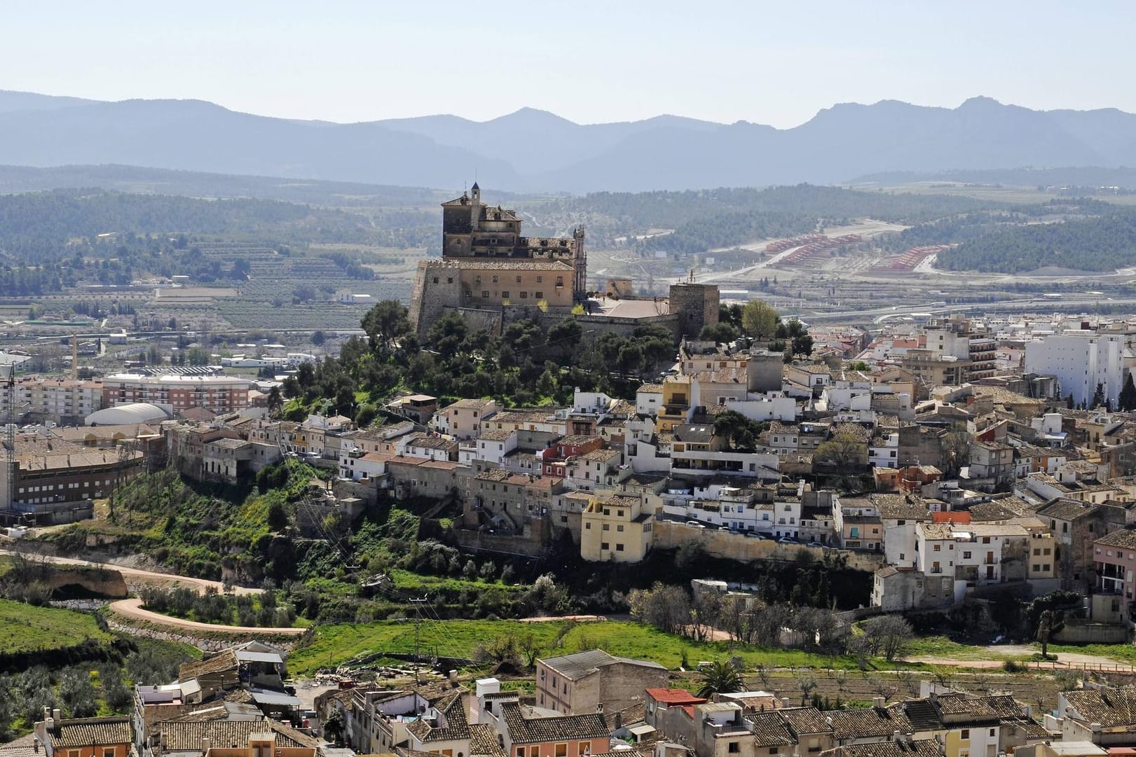 Der Blick auf die Heilige Stadt Caravaca de la Cruz in der Region Murcia.