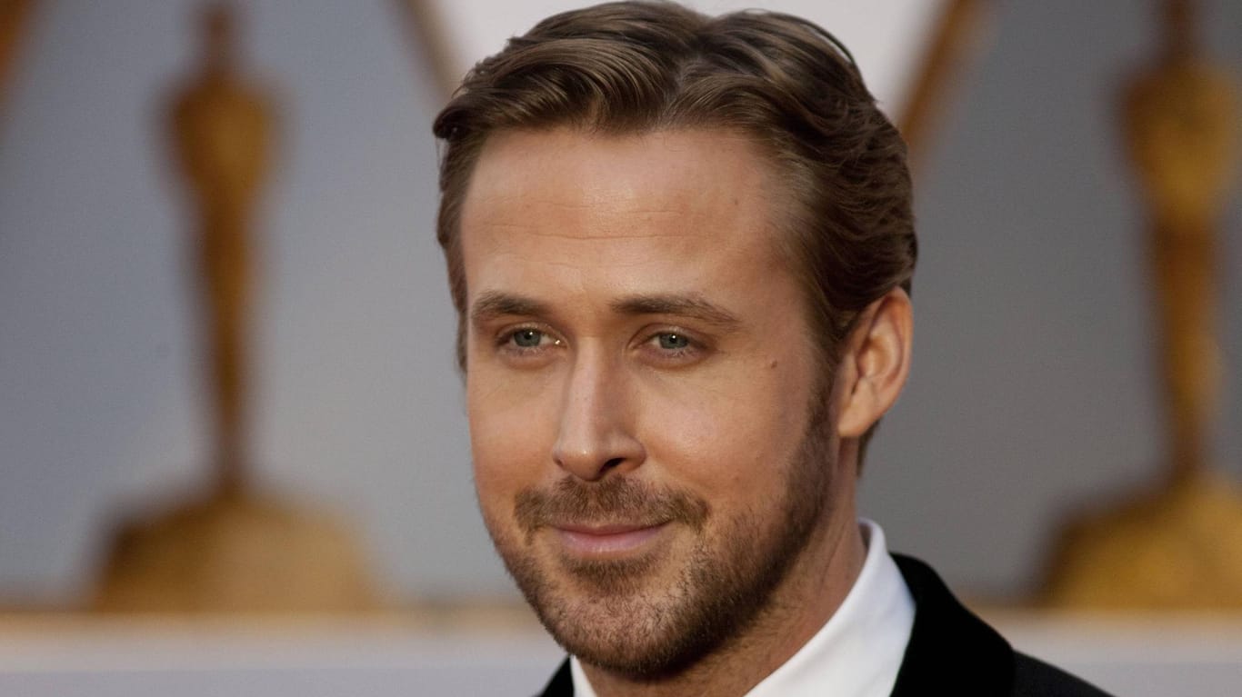 Ryan Gosling hat zwar nicht den Oscar als bester Schauspieler in "La La Land" erhalten, aber mit seiner klassischen Frisur fliegen ihm viele, viele Frauenherzen zu.