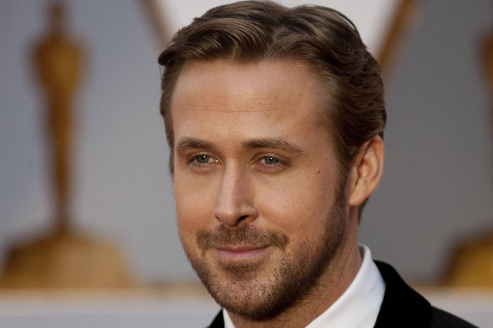 Ryan Gosling hat zwar nicht den Oscar als bester Schauspieler in "La La Land" erhalten, aber mit seiner klassischen Frisur fliegen ihm viele, viele Frauenherzen zu.