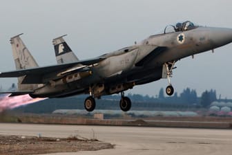 Eine israelische F-15 "Eagle" hebt ab.