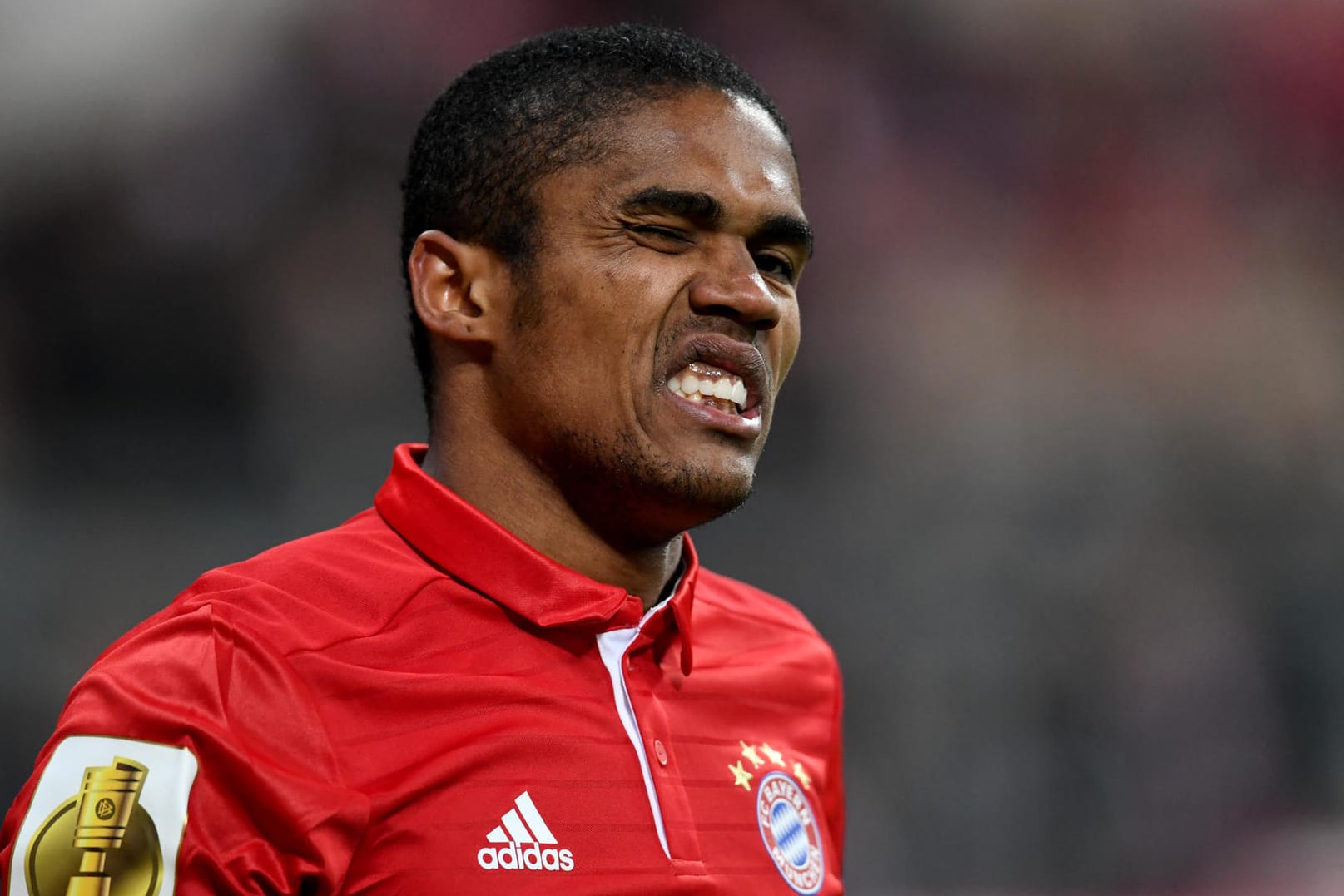 Bayerns Douglas Costa kämpft mit Knieproblemen.