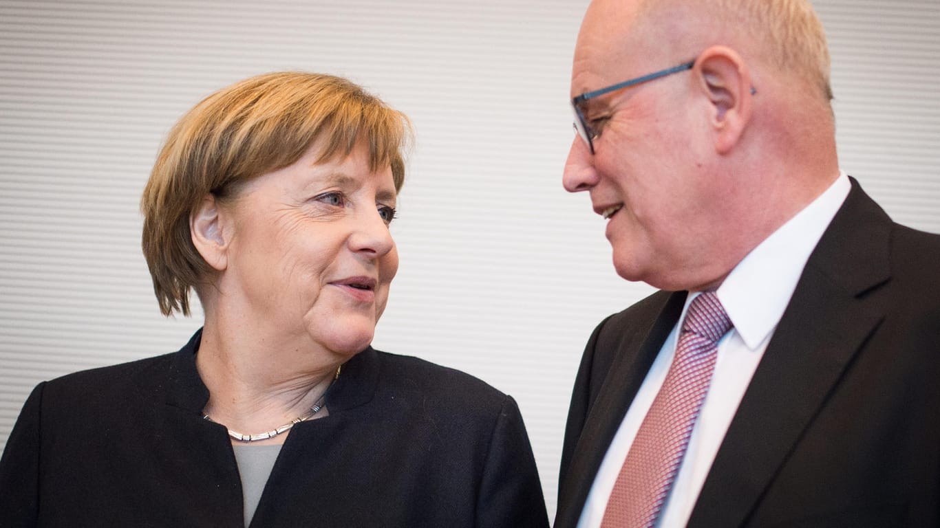 Kanzlerin Angela Merkel mit Unions-Fraktionschef Volker Kauder.