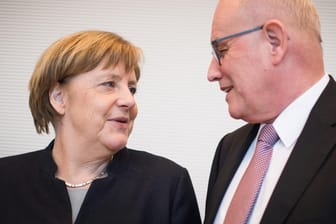 Kanzlerin Angela Merkel mit Unions-Fraktionschef Volker Kauder.