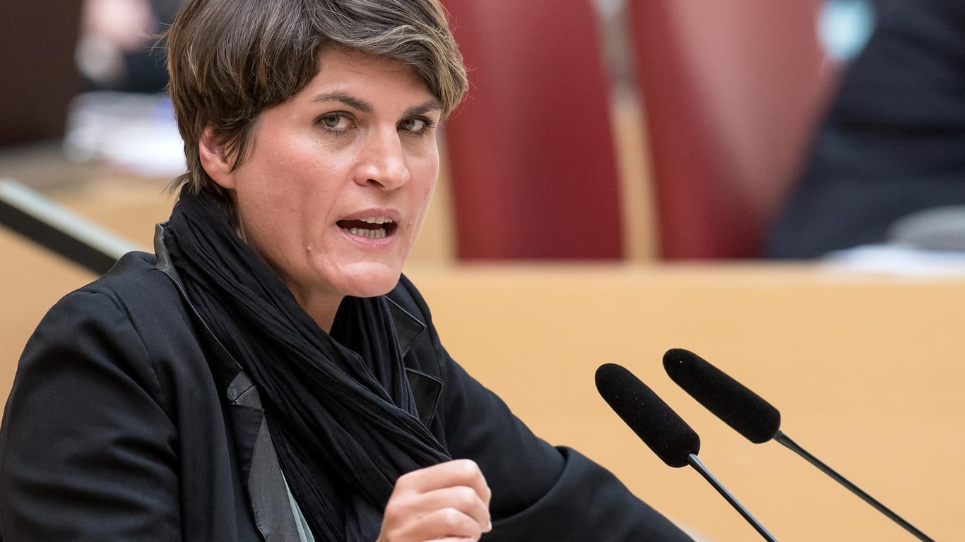 Claudia Stamm von Bündnis 90/Die Grünen während einer Plenarsitzung im bayerischen Landtag.