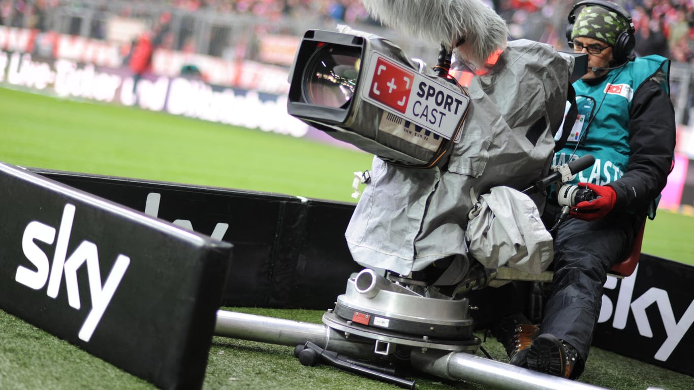 Neben Sky bewirbt sich auch der Streaming-Anbieter DAZN um die Champions-League-Rechte.
