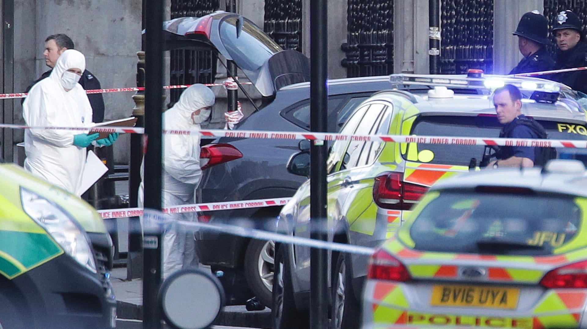 Untersuchungen nach dem Anschlag in London.