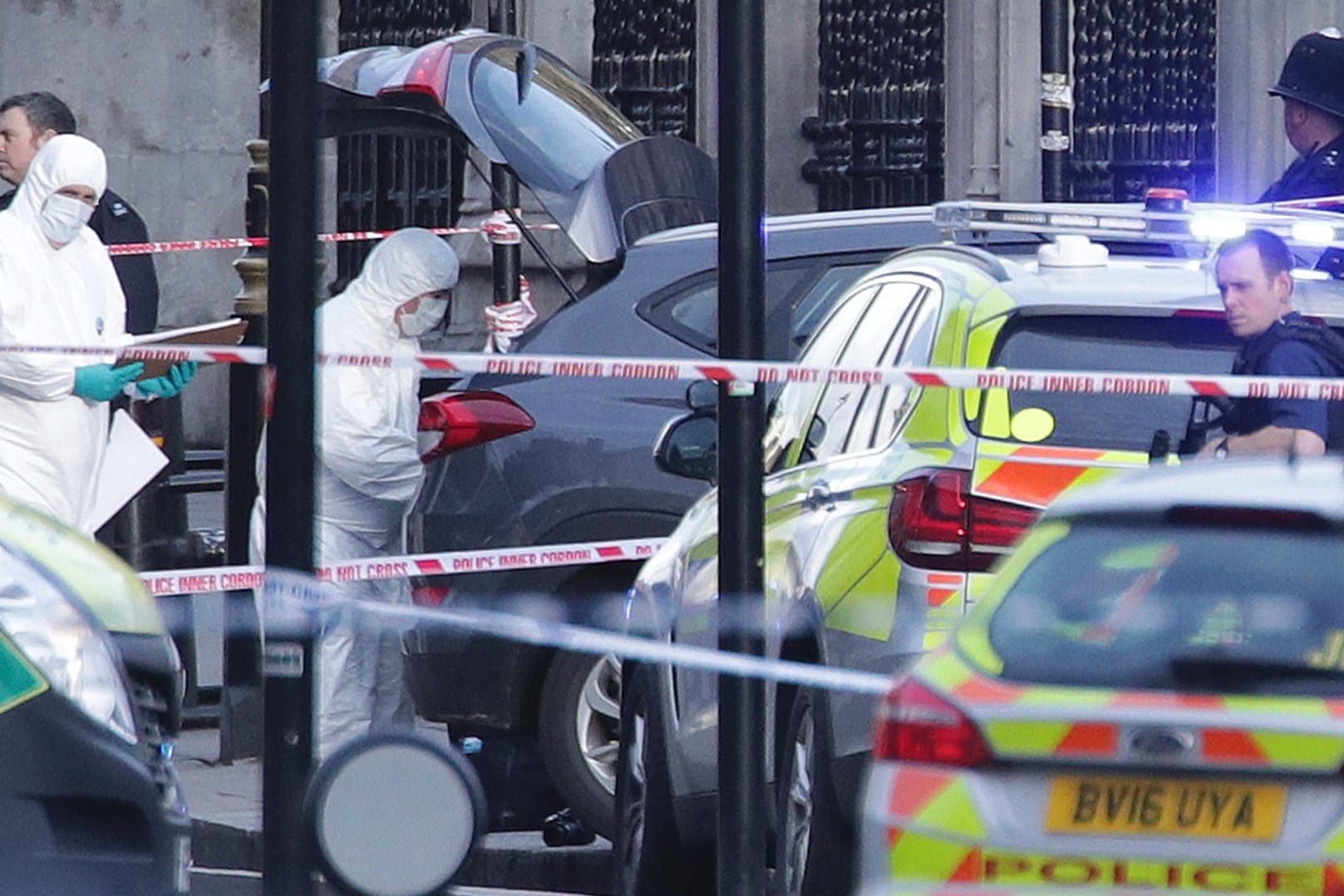 Untersuchungen nach dem Anschlag in London.