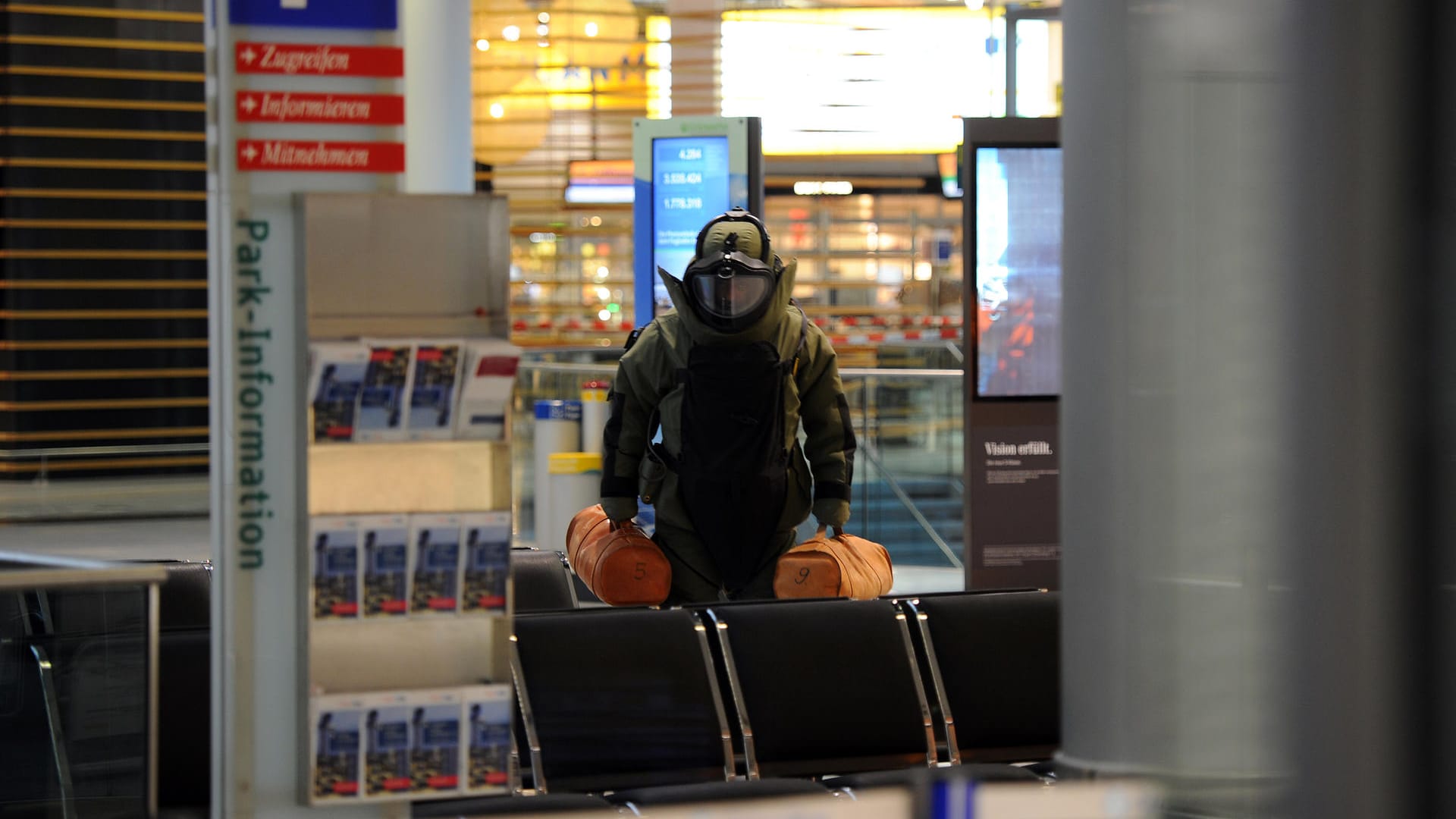 Wird ein verdächtiges Gepäckstück gemeldet, dann rückt die Polizei aus.