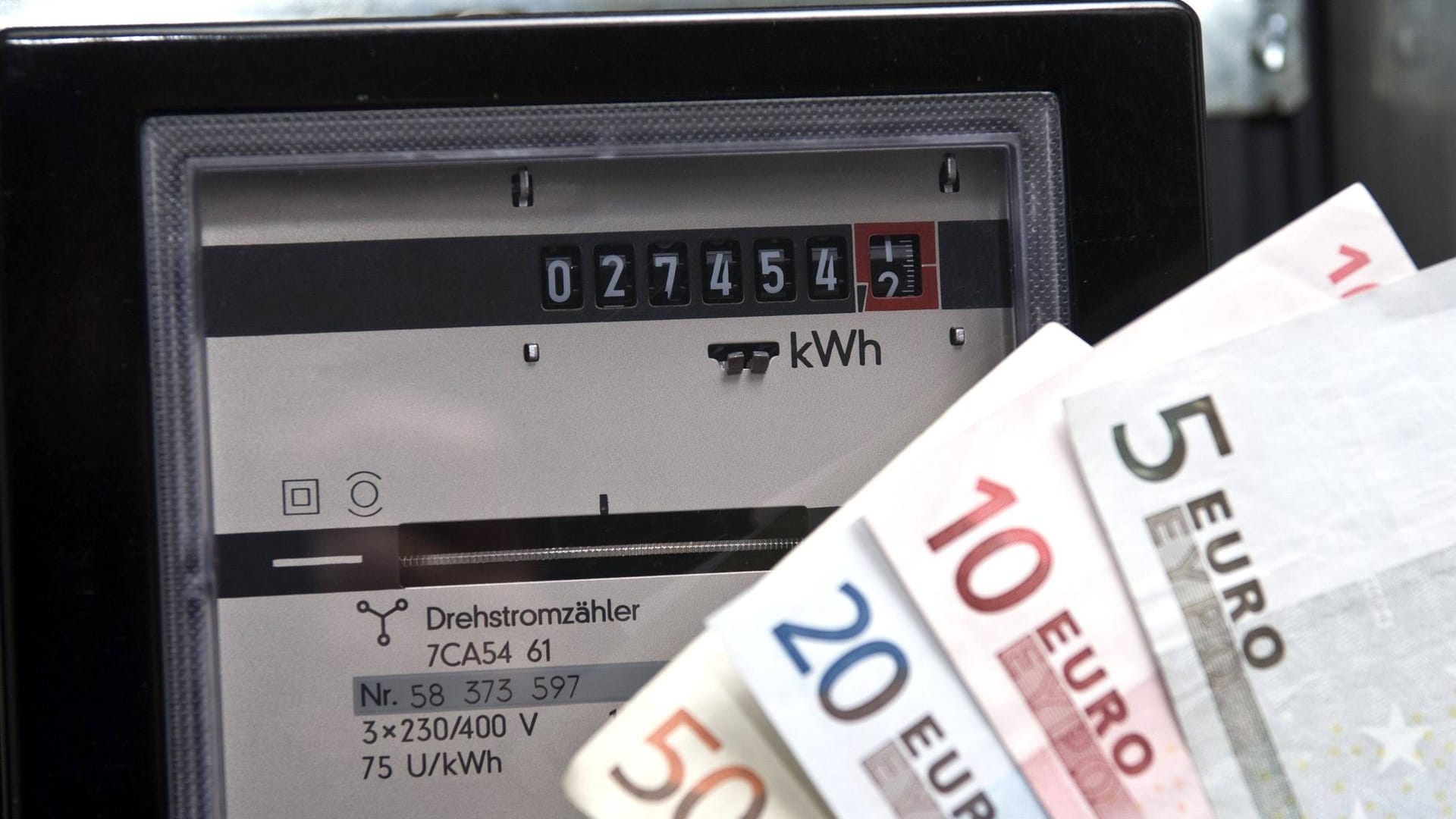 Strom wird demnächst für viele Haushalte teurer.