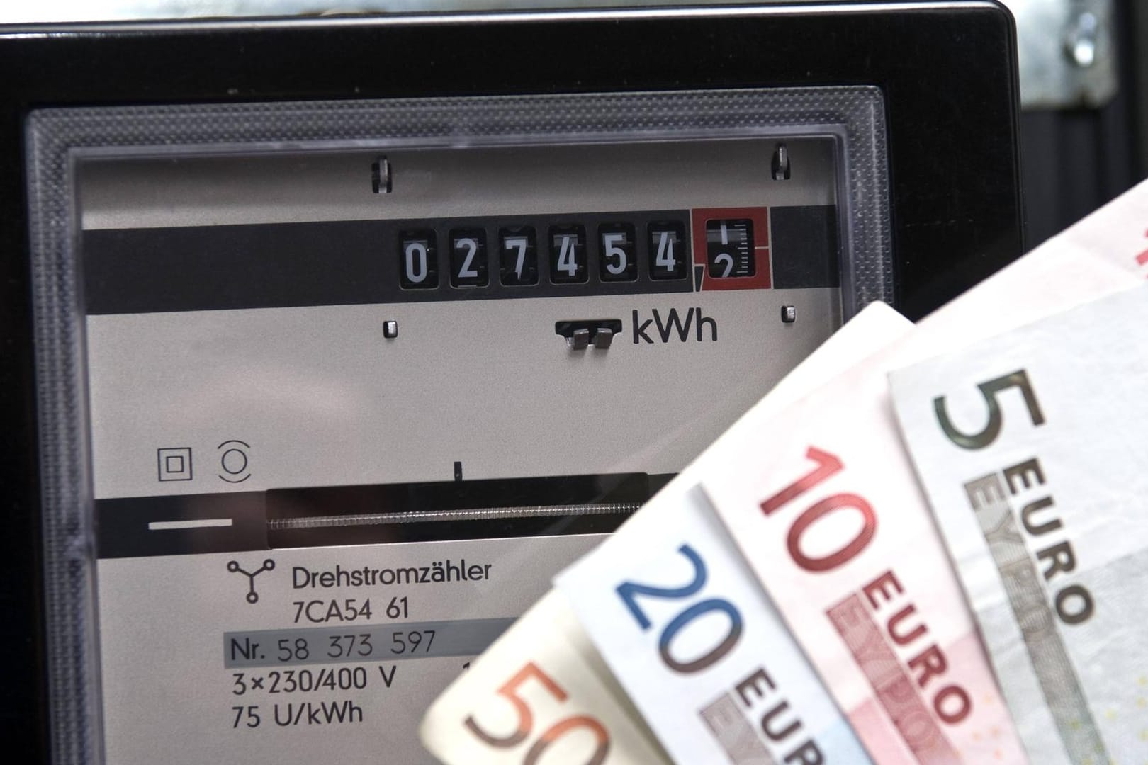 Strom wird demnächst für viele Haushalte teurer.