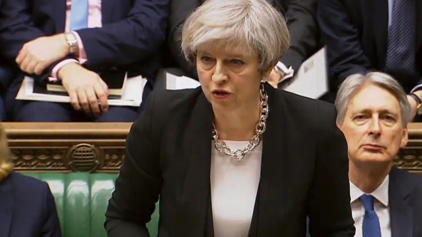 Die britische Premierministerin Theresa May prangert im Parlament den Anschlag in London an.